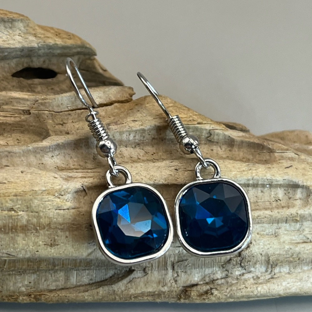 Elegant Blue Crystal Drop Earrings - Picture 2 of 3